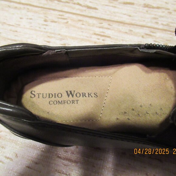 New Brown Loafers, Studio Works Brand - Ladies Size 6M - Picture 2 of 6